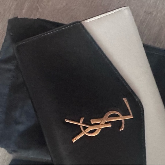Saint Laurent YSL Uptown Wallet on Chain - Crema / Nero - Gold Hardware - Picture 12 of 12